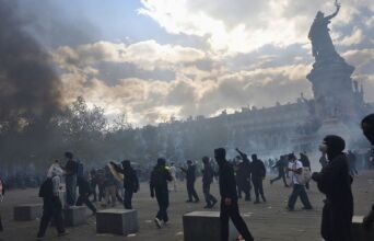 Η Γαλλία χρωστάει σε μια πραγματικότητα που αλλάζει. Εναντίον της