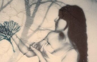 EROS: Η ανεπανάληπτη στιγμή του έρωτα μέσα από την Polaroid