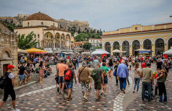 Τουρίστες στο Μοναστηράκι