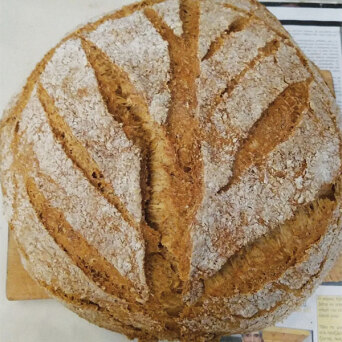 Πνύκα: Η παράδοση του ελληνικού ψωμιού μέσα από τρεις γενιές