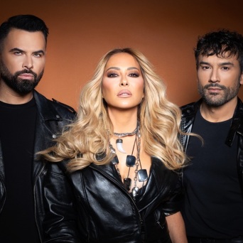 Η Μελίνα Ασλανίδου με τον Γιώργο Παπαδόπουλο και τον Παναγιώτη Ραφαηλίδη στο Green Park Athens 