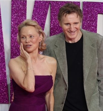 Πάμελα Άντερσον και Λίαμ Νίσον στην πρεμιέρα του «The Naked Gun» 