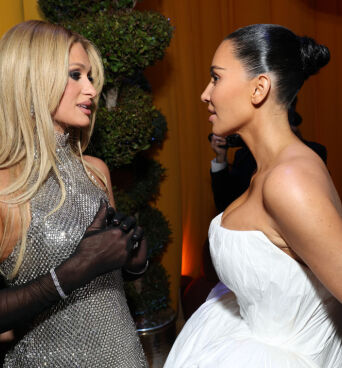 Κιμ Καρντάσιαν και Πάρις Χίλτον: Χριστουγεννιάτικη επανένωση μετά από χρόνια on–off φιλίας