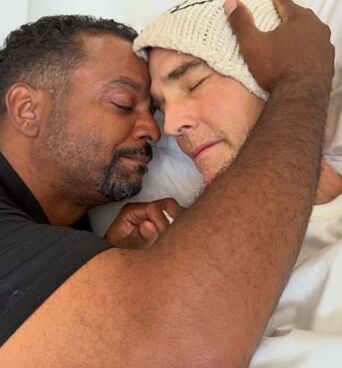 Το «τελευταίο αντίο» στον Τζέιμς Βαν Ντερ Μπικ – Η σπαρακτική φωτογραφία του Αλφόνσο Ριμπέιρο