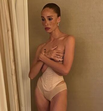 Η Άντγουα Αμπόα αποκαλύπτει: «Δεν μπορούσα να αναπνεύσω» με τον κορσέ στα Oscars