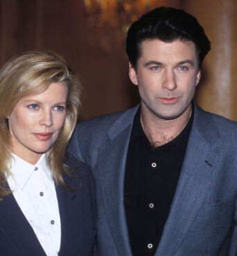 Κιμ Μπέισινγκερ προς Άλεκ Μπάλντουιν: «Χρόνια πολλά» μετά από χρόνια σιωπής