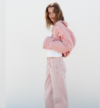 Τα χρωματιστά τζιν είναι στη μόδα - 10 που ξεχωρίσαμε στην αγορά