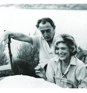 Η Μελίνα Μερκούρη συζητά με τον Σαλβαντόρ Νταλί 