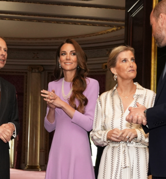 Η Κέιτ Μίντλετον απέτισε φόρο τιμής την βασίλισσα Ελισάβετ 