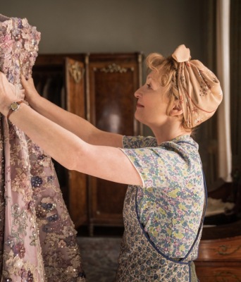 «Ένα φόρεμα για την κυρία Χάρις»: Η νέα ταινία του Anthony Fabian με πρωταγωνίστρια τη Lesley Manville