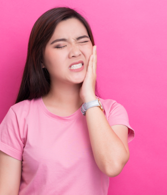 Πόνος στο αφτί: Πότε σχετίζεται με κακή στοματική υγεία;