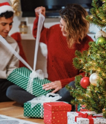 6 tips για να απολαύσετε τις γιορτές χωρίς στρες