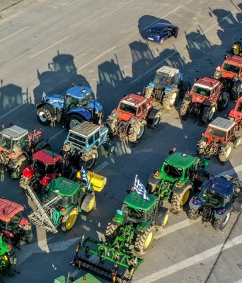 «Ας έρθει ο εισαγγελέας στα μπλόκα να μας συλλάβει» - Δεν αποχωρούν οι αγρότες