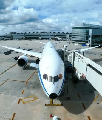 Αναγκαστική προσγείωση για Boeing της United Airlines