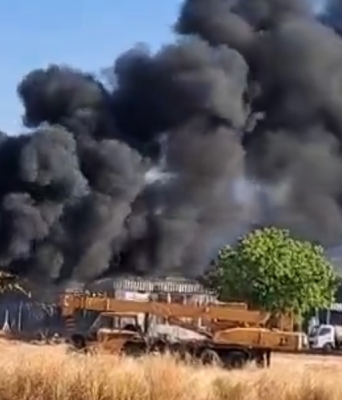 εκρηξη, καπνοι, σπιτια, βουνα