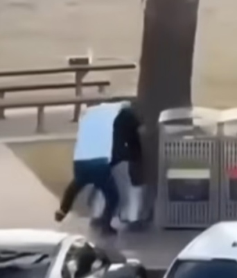 Οι Αυστραλοί χαιρετίζουν τον περαστικό που όρμησε και άρπαξε το όπλο από δράστη της τρομοκρατικής επίθεσης	