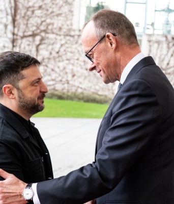 Ο Γερμανός Καγκελάριο Φρίντριχ Μερτς υποδέχεται τον Ουκρανό Πρόεδρο Βολοντίμιρ Ζελένσκι, στην Καγκελαρία για συνομιλίες, στο Βερολίνο της Γερμανίας