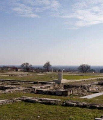 Eγκαινιάστηκε ο αρχαιολογικός χώρος του Ανακτόρου της Πέλλας