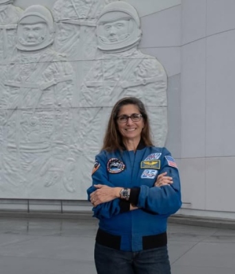 Μπορεί να υπάρξει σεξουαλική επαφή στο διάστημα; Η απάντηση μιας αστροναύτη της NASA