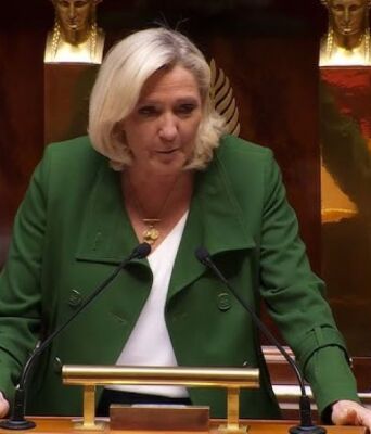 H Μαρίν Λεπέν στο βήμα της γαλλικής Εθνοσυνέλευσης