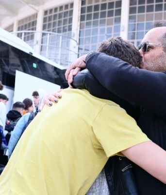 Συγκινητικές στιγμές: Επέστρεψε στη Θεσσαλονίκη η Κ18 του Άρη