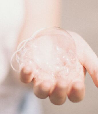 8 ευρώ ή 40 ευρώ; Η αλήθεια για τα σαμπουάν που πληρώνουμε