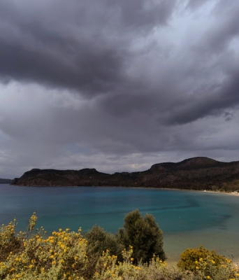 Καιρός αύριο: Συννεφιά και τοπικές βροχές στα δυτικά και την κεντρική Μακεδονία