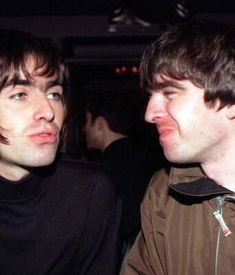 Oasis: Φωτογραφία των Λίαμ και Νόελ Γκάλαχερ έγινε πίνακας 1,9 εκατ. δολαρίων