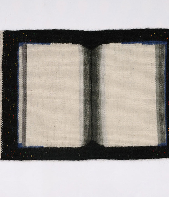 Ιάνθη Αγγελίογλου, «Το σημειωματάριο», 2010, χειροποίητος μάλλινος τάπητας, 42×29,5εκ