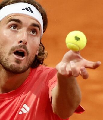 Στέφανος Τσιτσιπάς: Πρόωρος αποκλεισμός από το διεθνές τουρνουά τένις που διεξάγεται στη Μαδρίτη - Ηττήθηκε από τον Τιάγκο Μοντέιρο με 6-4, 6-4.
