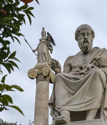 Πλάτωνας: Πάπυροι «έδειξαν» τον τόπο ταφής του Έλληνα φιλοσόφου και αποκάλυψαν πώς πέρασε τις τελευταίες του ώρες.