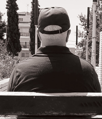 «Αόρατοι άνθρωποι – Μαθήματα ζωής από τον άστεγο Μιχάλη Σαμόλη», εκδόσεις Παπαδόπουλος