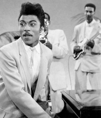 Σαν σήμερα 5 Δεκεμβρίου 1932 γεννήθηκε ο Λιτλ Ρίτσαρντ - Πιονέρος του ροκ εν ρολ και ένας από τους χαρισματικότερους περφόρμερ της ιστορίας του 