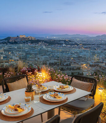 Vertigo Pool & Sunset Bar στην κορυφή του St. George Lycabettus
