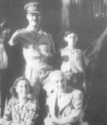 Λίβανος 1944 - Όρθιοι: Λένα, Αριστείδης (Τίτης) Τσαουσόπουλος, Χρήστος. Καθιστοί: Έλζα, Μήτσος