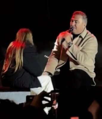 O Αντώνης Ρέμος ανέβασε στη σκηνή την 10χρονη κόρη του - Το τραγούδι που της αφιέρωσε