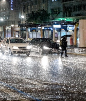 Βροχή στο κέντρο της Αθήνας
