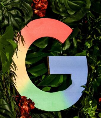 Η Ευρωπαϊκή Επιτροπή εξετάζει εάν η Google παραβιάζει τους κανόνες ανταγωνισμού χρησιμοποιώντας διαδικτυακό περιεχόμενο για την εκπαίδευση τεχνητής νοημοσύνης.