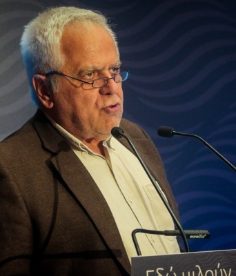 Πάσχος Μανδραβέλης