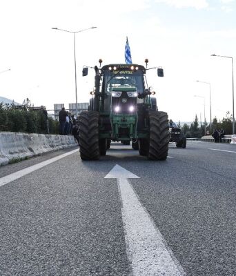 Ανυποχώρητοι οι αγρότες: Πού υπάρχουν μπλόκα σήμερα - Δείτε live χάρτη