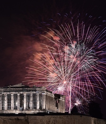 Πυροτεχνήματα πάνω από την Ακρόπολη