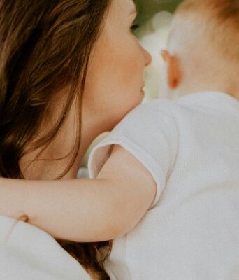 Αυξημένο θα είναι το επίδομα μητρότητας 2026 - Πότε πληρώνεται η πρώτη δόση