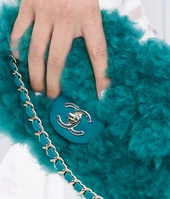 Πού θα επιδιορθώσεις την επώνυμη (και πανάκριβη) τσάντα σου αντί να την πετάξεις;