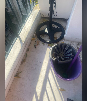 Σε βλέπω άσχετο με τα μεσιτικά!