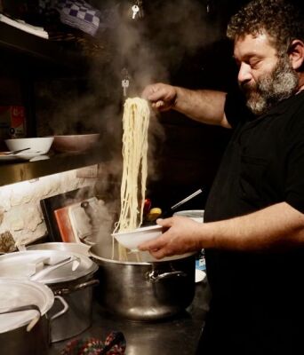 Στην ταβέρνα του Γιάννη