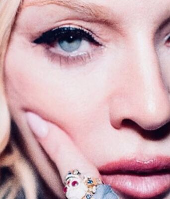 Η Μαντόνα θα εμφανιστεί στη σειρά του Σεθ Ρόγκεν The Studio, σατιρίζοντας την περιπέτεια της ακυρωθείσας βιογραφικής ταινίας για τη ζωή της.