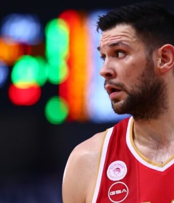 Κώστας Παπανικολάου