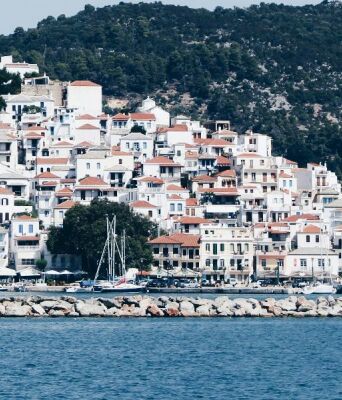 Αν ψάχνετε μη συμβατικό προορισμό, η Σκόπελος και η Άνδρος είναι αυτό που αναζητάτε