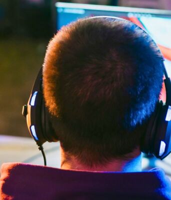 Fake news, deepfakes και γενιά Α: Η μάχη για την αλήθεια αρχίζει από την παιδική ηλικία