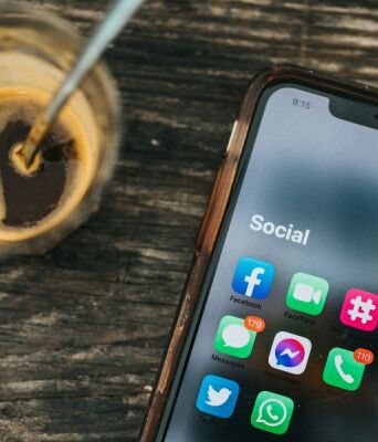 Αποκαθίσταται σταδιακά η λειτουργία Facebook και Instagram 